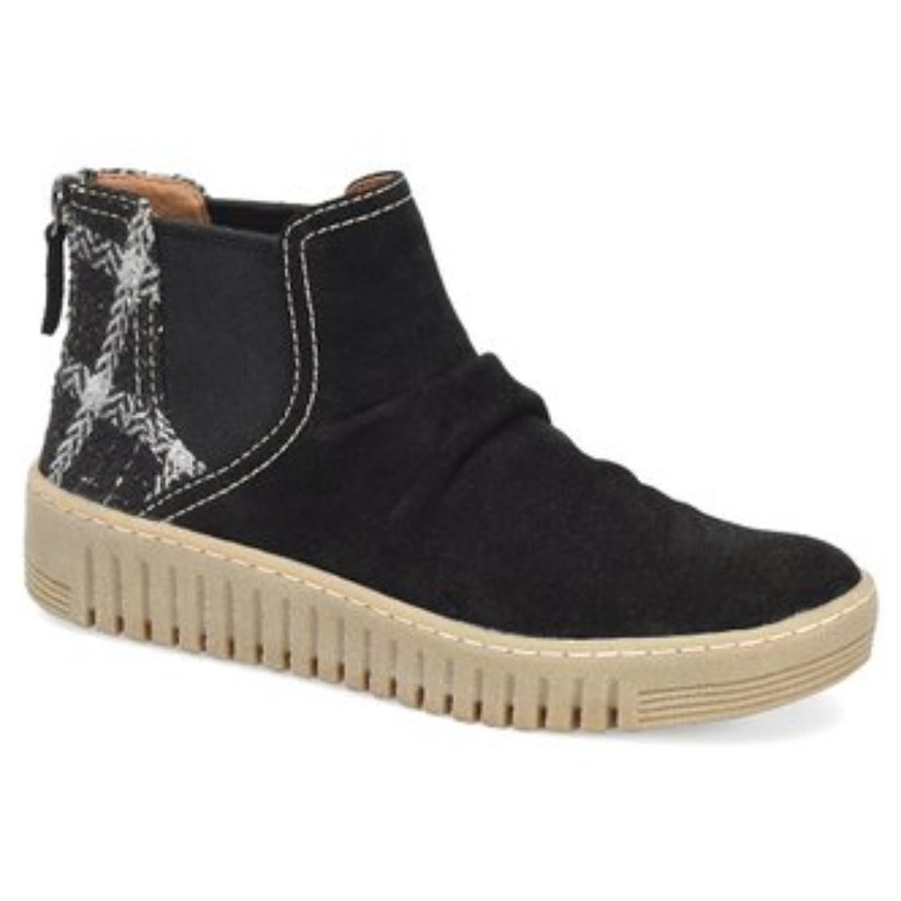 NIB Comfortiva Black Hollis Suede Sneaker - Women, Size: 8.5 W